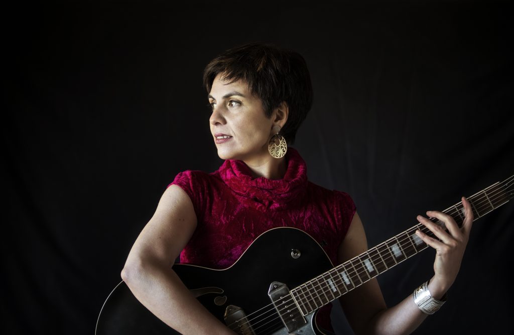 Elizabeth Morris protagoniza una nueva Tertulia Nacional presentada por